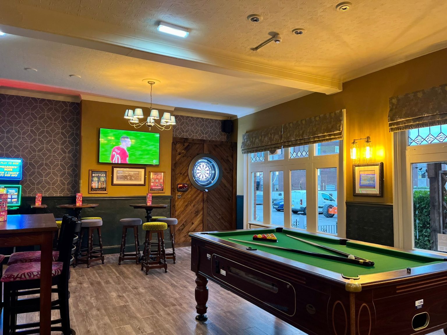 Customers bowled over as Altrincham pub returns following gamechanging