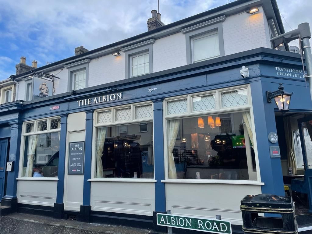Customers delight as familyrun Great Yarmouth pub is back at the heart